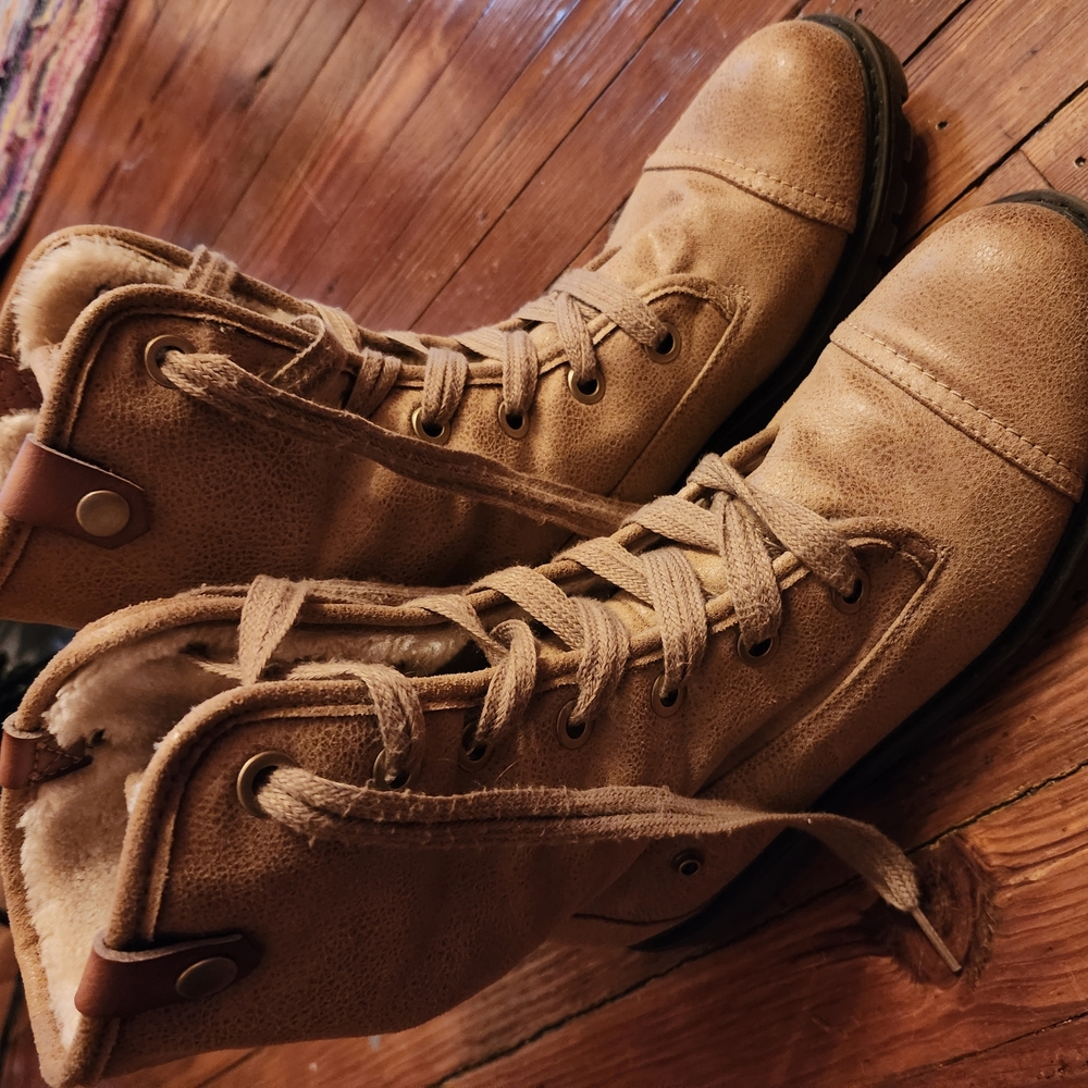 Womens 9 Roxy Tan Lace-Up Boots